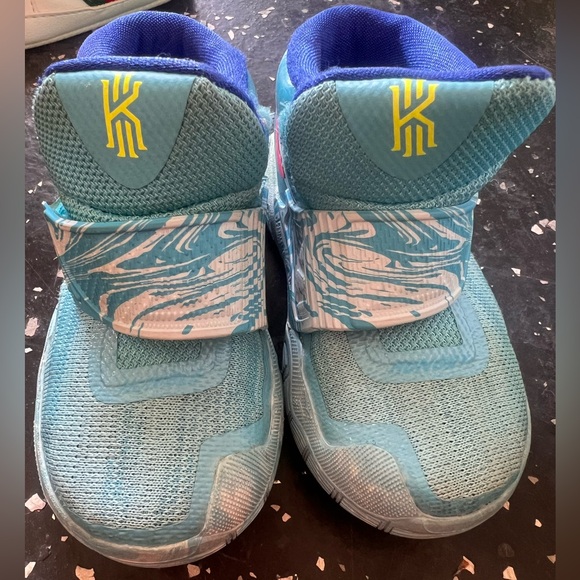 Nike Kyrie toddler 6c - Picture 2 of 5